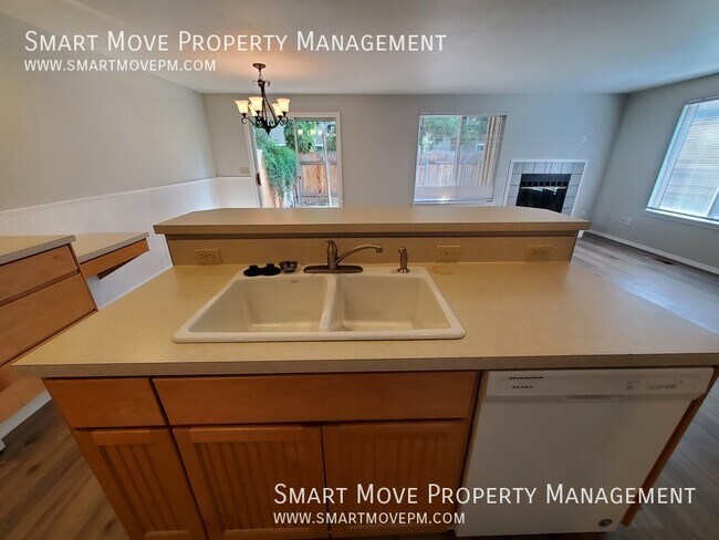 Building Photo - 2574 S Sumac Ln