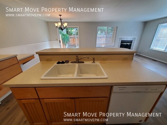 Building Photo - 2574 Sumac Ln