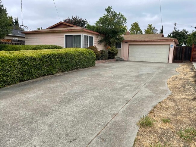 Building Photo - 35459 Breton Dr