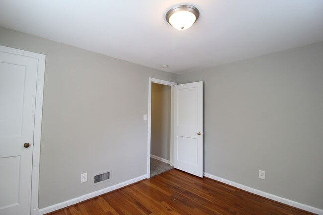 Building Photo - 2 Bedroom 1 Bath Duplex In The Waldo Area