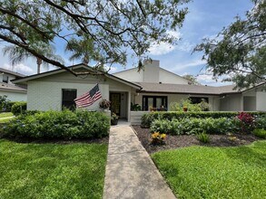 Building Photo - Audubon Park 2/2 Corner Unit Villa with La...