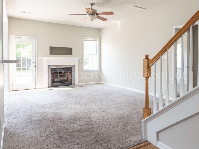 Building Photo - 448 Vallie Ln