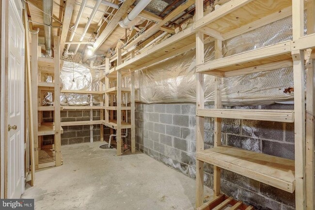 Building Photo - 13909 Woods Run Ct