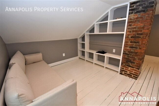 Building Photo - 115 conduit street