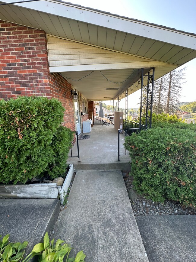 Front Porch - 223 McClelland Rd