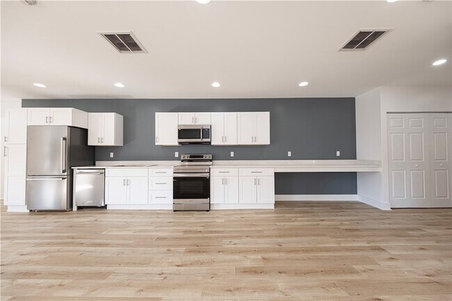 Building Photo - 232 3rd Ave