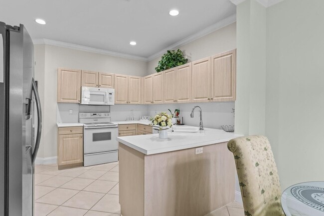 Building Photo - 6576 Villa Sonrisa Dr