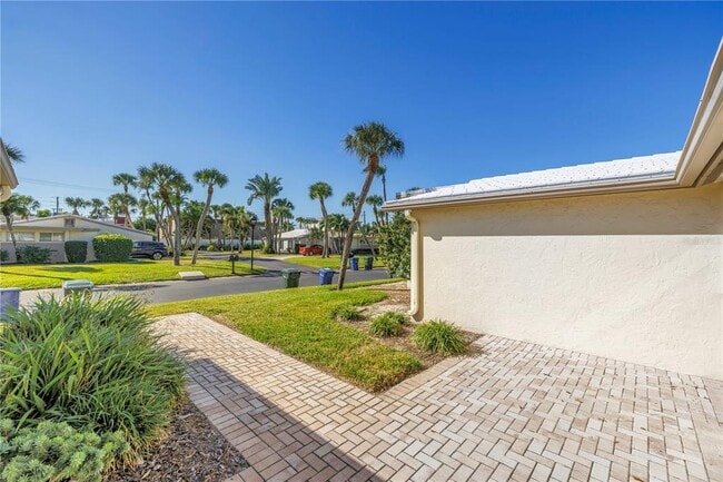 Building Photo - 111 Whispering Sands Cir