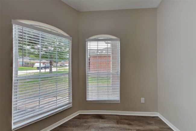 Building Photo - 15323 Fir Woods Ln