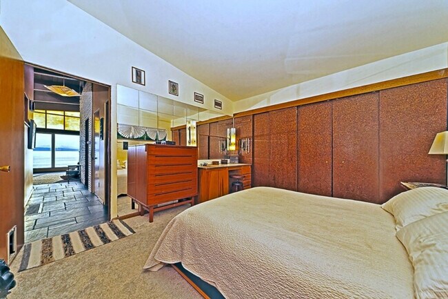 Building Photo - 4905-B Southwest Othello Street-SI ID1271726P