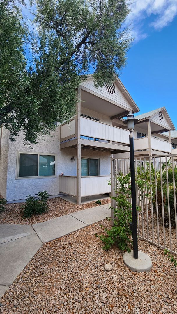 Primary Photo - Fantastic condo near ASU!