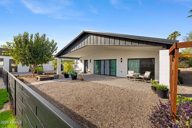 Building Photo - 3842 E San Miguel Ave