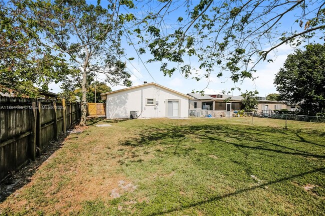 Building Photo - 432 Perry Ave