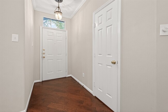 Building Photo - 2330 Everest Way