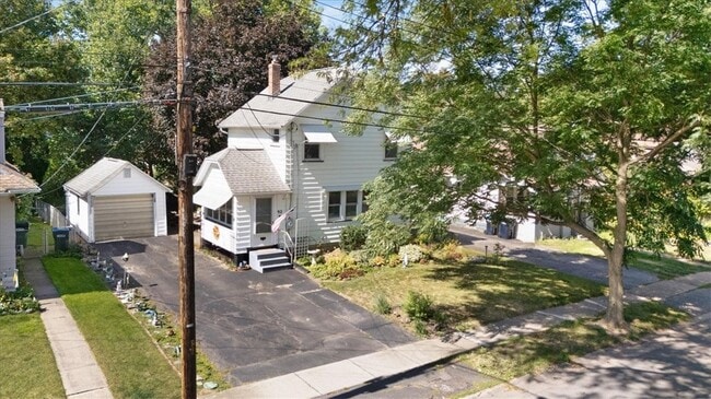 Building Photo - 92 Veness Ave