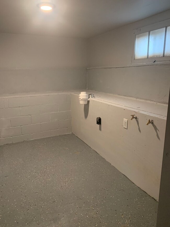 Building Photo - Spacious Updated Minne Lusa 3BR with Lots ...
