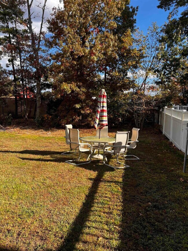 Building Photo - 704 St Thomas Dr