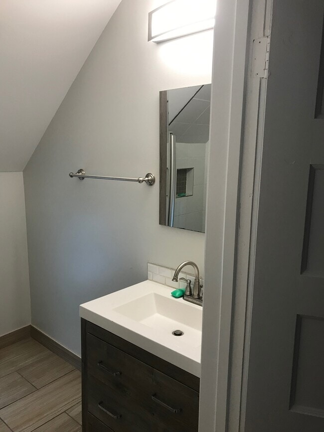 Building Photo - Recently remodeled 4 bedroom house in St P...