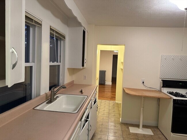 Building Photo - 44 Morton St