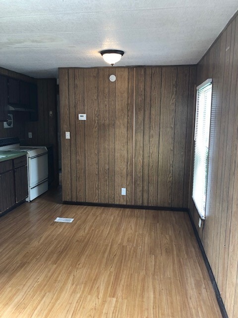 Building Photo - 2 Bedroom 1 Bath Mobile Home