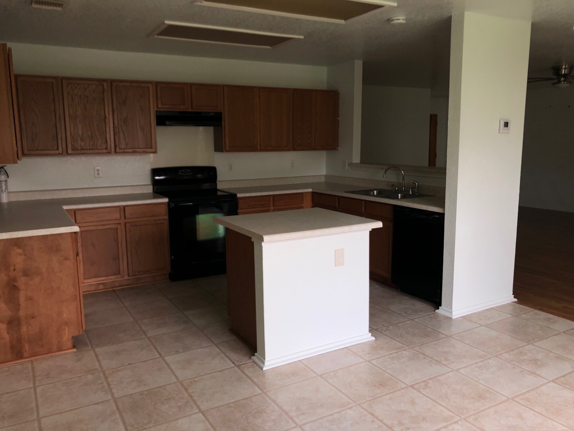 Kitchen - 867 Spyglass Dr