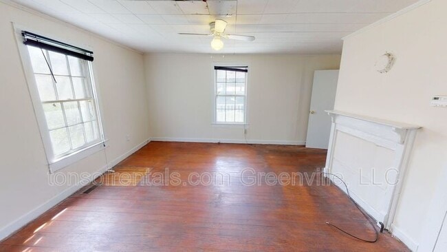 Building Photo - 359 Carney St