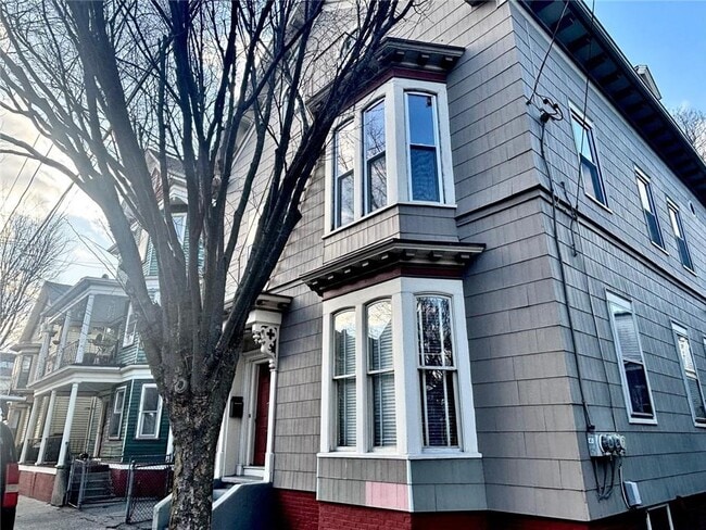 Building Photo - 41 Hudson St