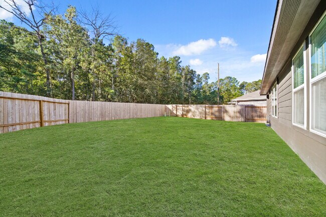 Building Photo - "Charming 4-Bed Sanctuary with Granite Elegance in Magnolia!"