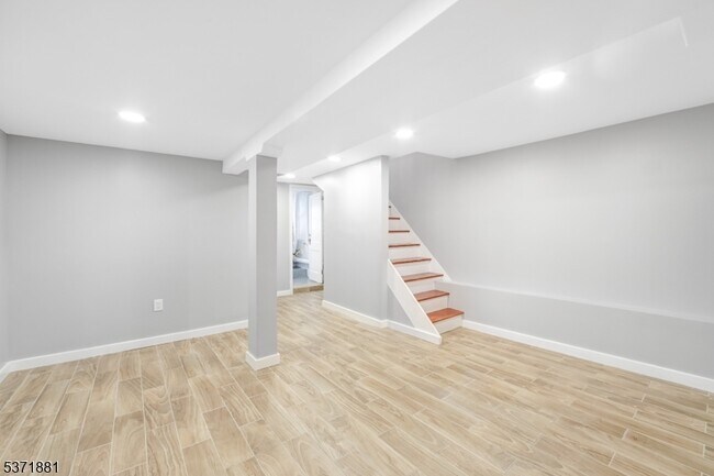 Building Photo - 38 Semel Ave