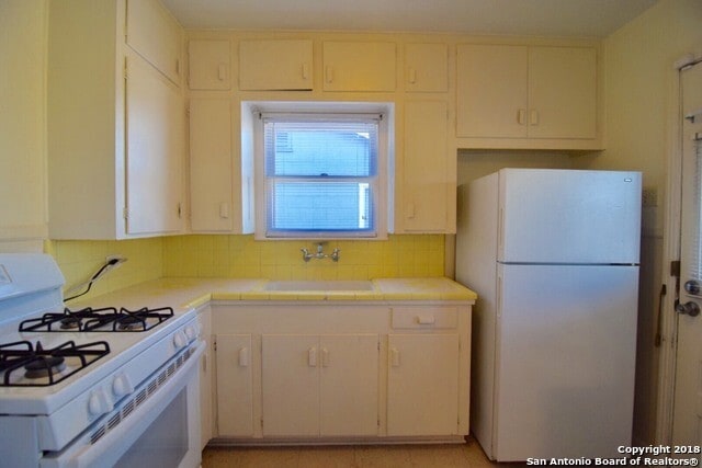 Building Photo - TERRELL HEIGHTS DUPLEX - ALAMO HEIGHTS I.S.D.