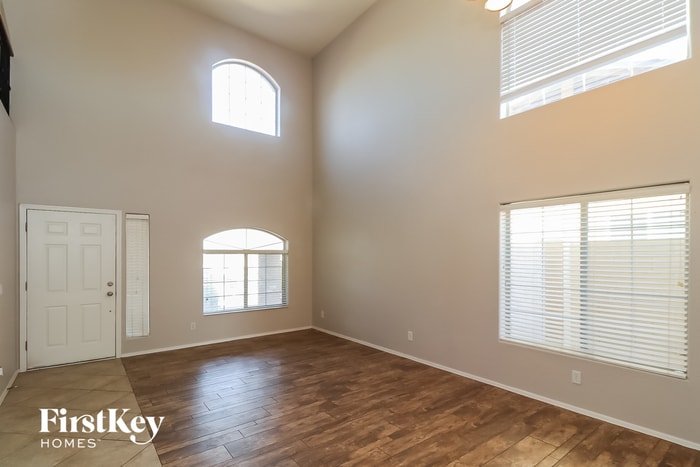 Building Photo - 2907 W Sunland Ave
