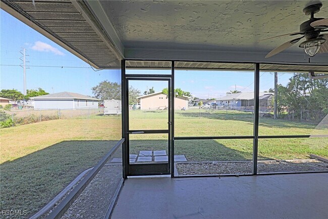 Building Photo - 629 SW Santa Barbara Pl