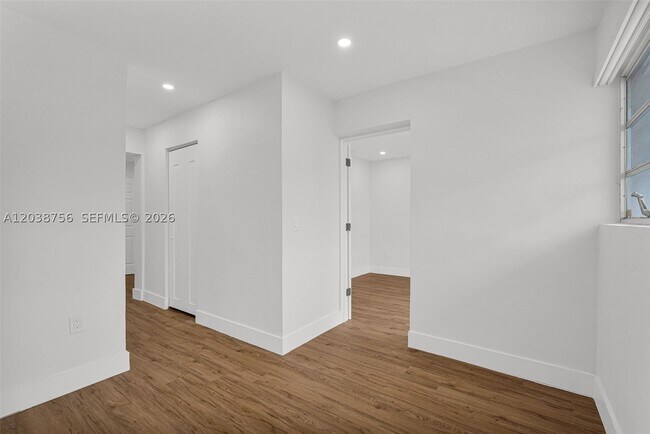 Building Photo - 8201 SW 42nd St