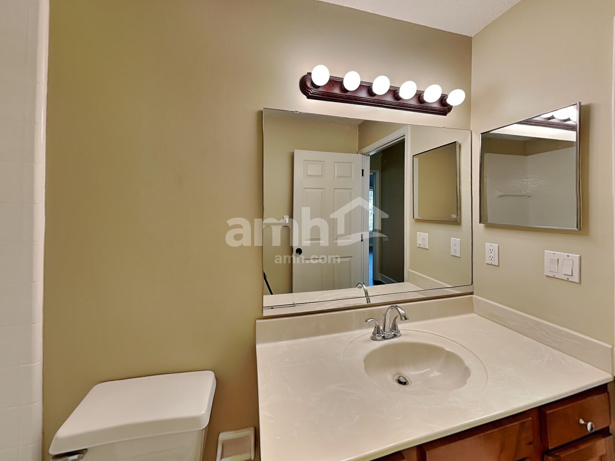 Building Photo - 805 Putters Green Way N