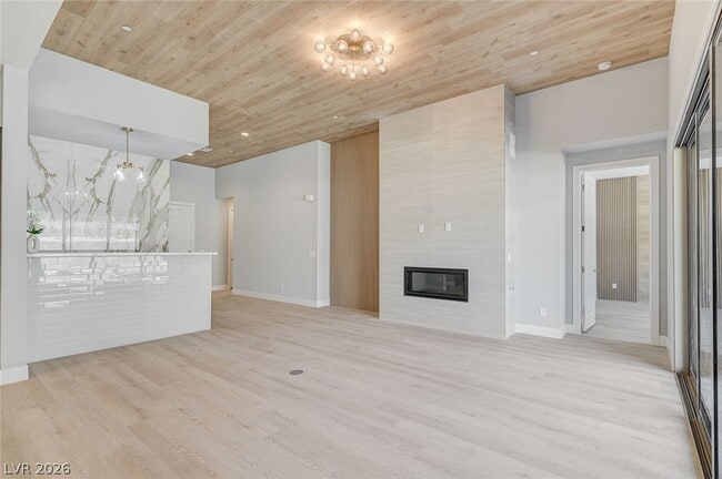 Building Photo - 131 Robledo St