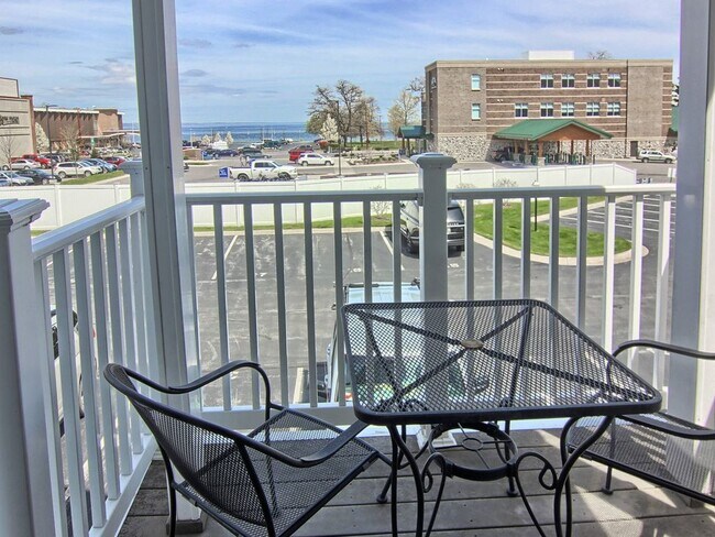 Building Photo - Lovely Condo Available Early September 2024