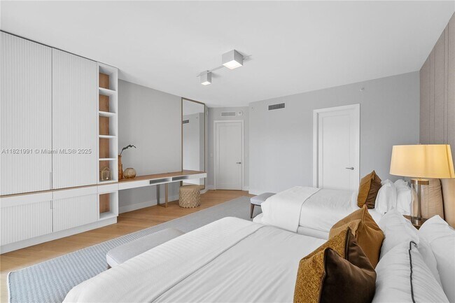 Building Photo - 5242 Fisher Island Dr