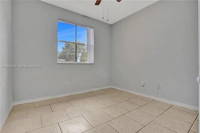 Building Photo - 2325 Mariner Ct