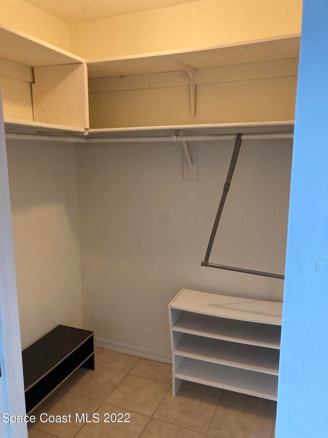 Building Photo - 711 Walnut Dr