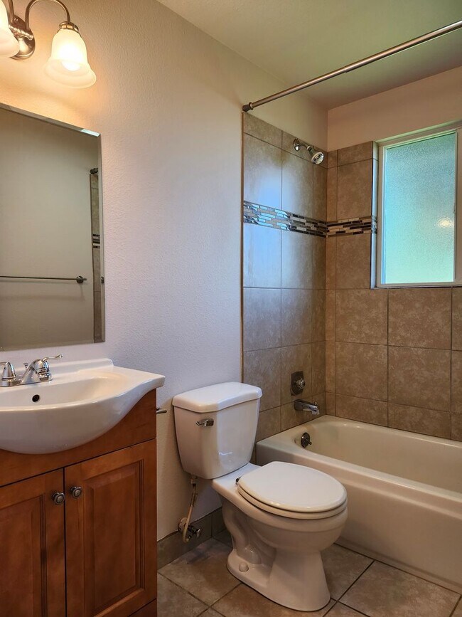 Building Photo - Beautiful 4 bedroom 2 bath Post Falls home for rent!