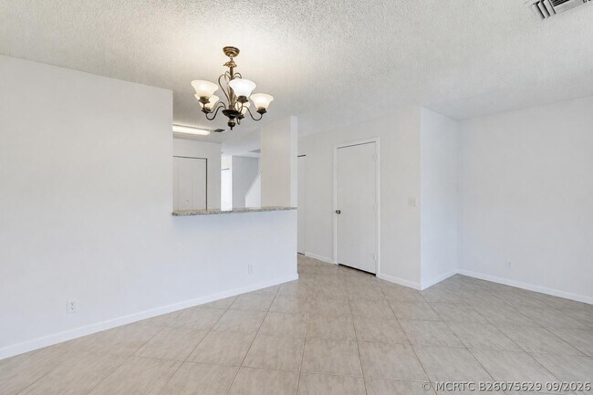 Building Photo - 9767 Kamena Cir