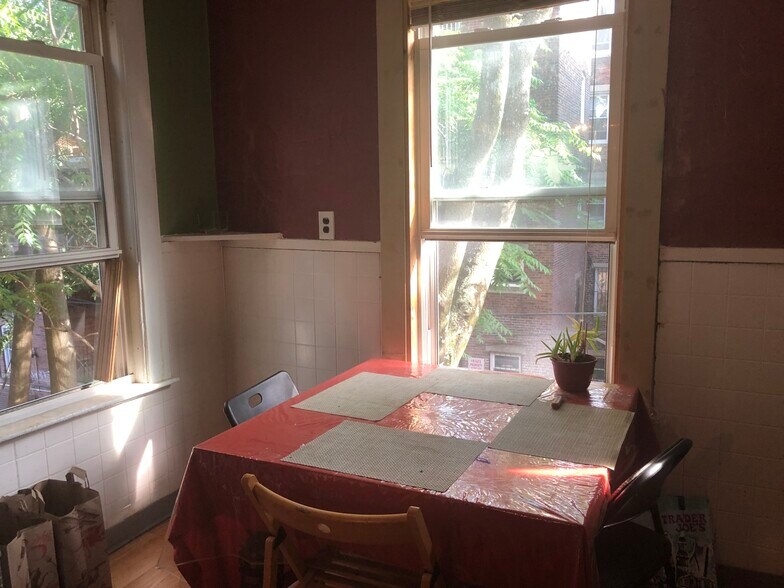 Building Photo - 126 Glenville Ave