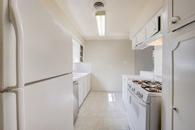 Building Photo - 7214 Mobud Dr