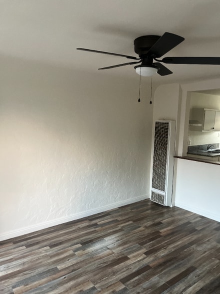 Building Photo - 1724 1/2-1724 1/2 W 45th St