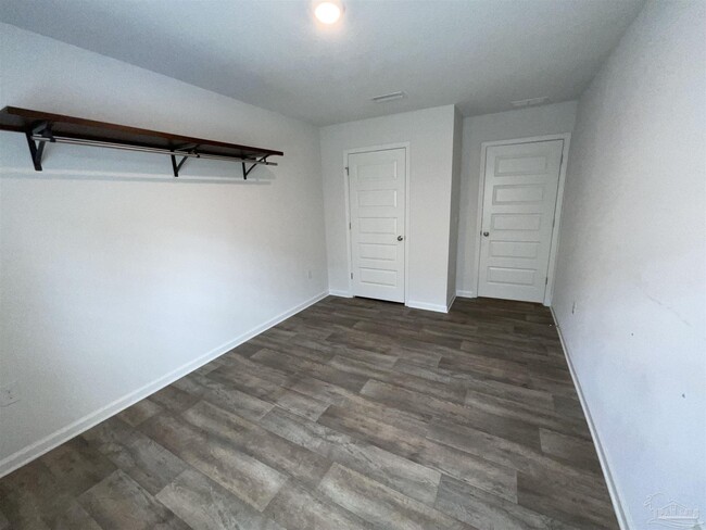 Building Photo - 7835 Lakeside Oaks Dr