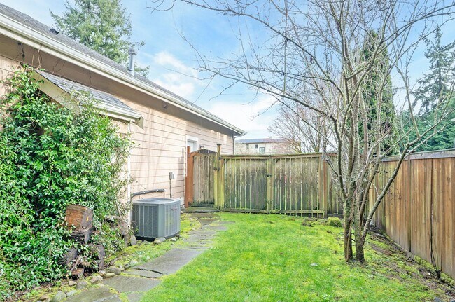 Building Photo - Beautiful Craftsman Home for Rent on Fox Island