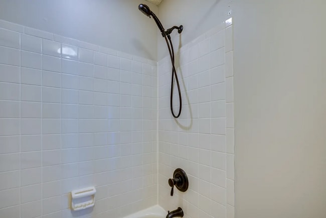 Building Photo - Comfortable Furnished Lumberton Home for Monthly & Long-Term Stays
