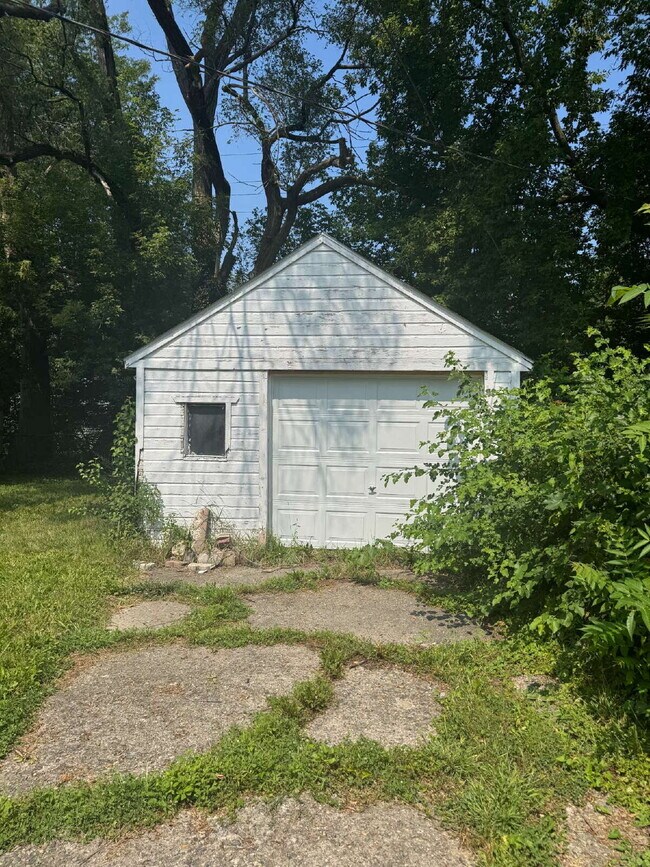 Building Photo - 18941 Elkhart St