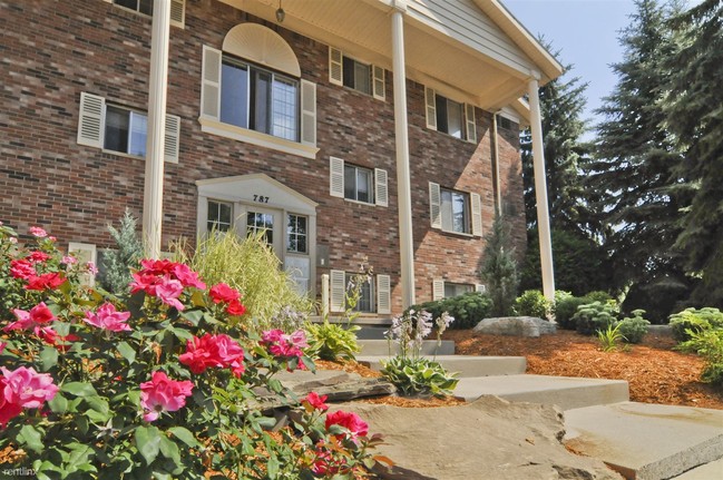 Building Photo - 787 Burcham Dr