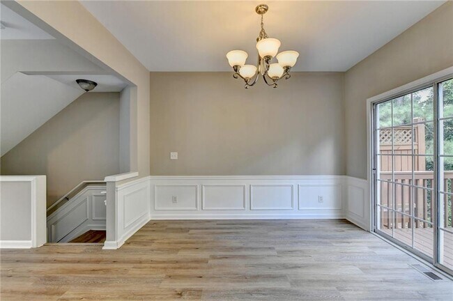Building Photo - 4005 Edgecomb Dr